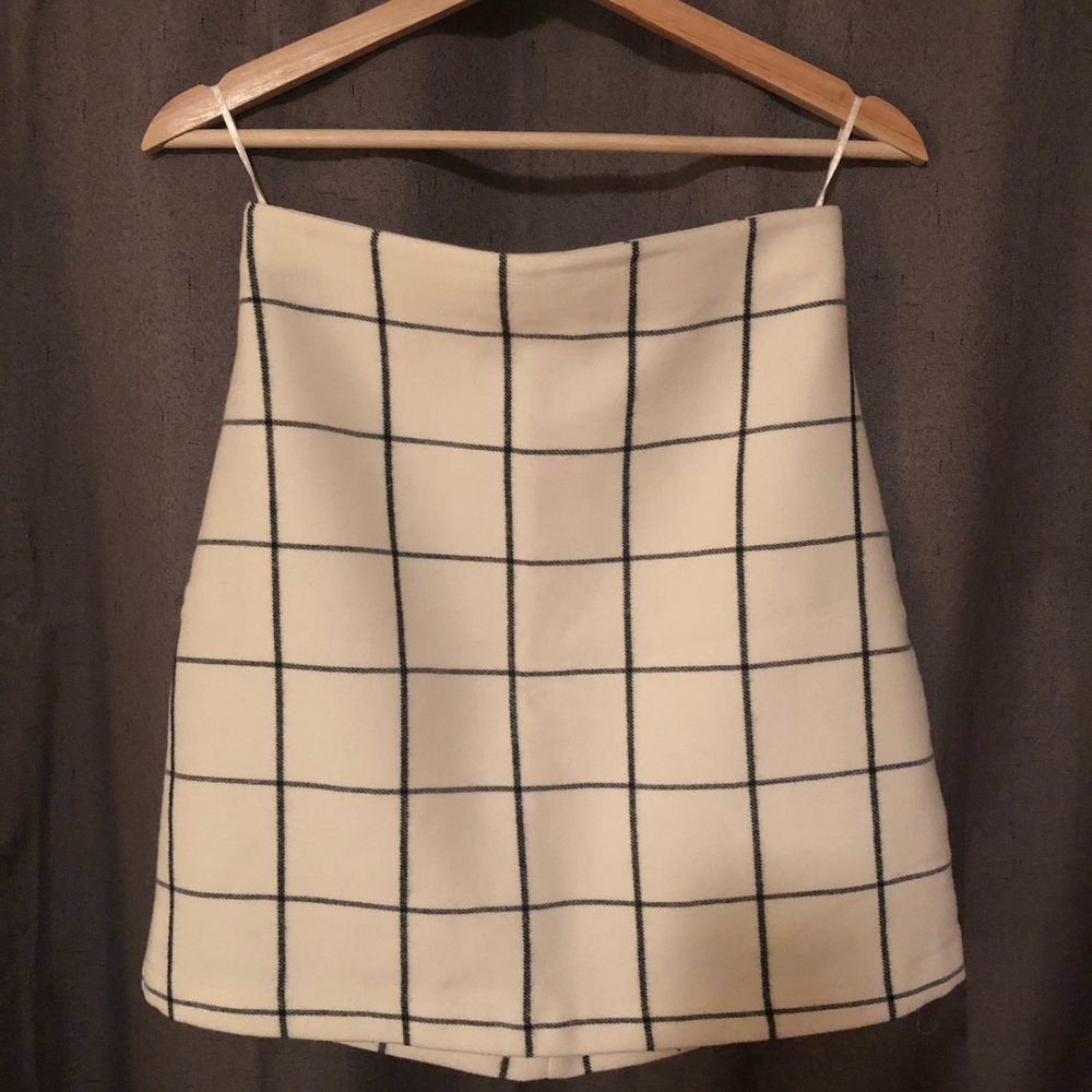 Chic Zip-Up skirt